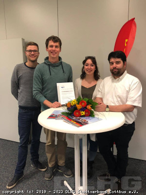 Robert Büschel (2.v.r.) wurde für sein Engagement im Landesverband und Landesjugendverband geehrt. Hier mit dem aktuellen Landesjugendvorstand (v.l. Tilman Kolbe, Jasmin Sabrina Holfert , Ralf Menzfeld)